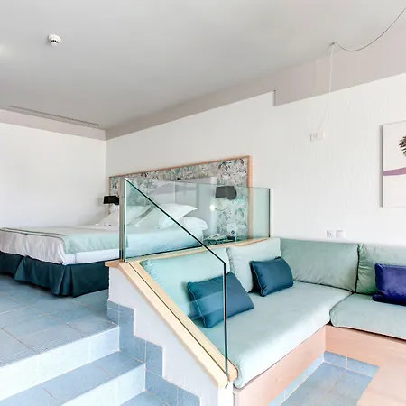 فندق Fariones 4*