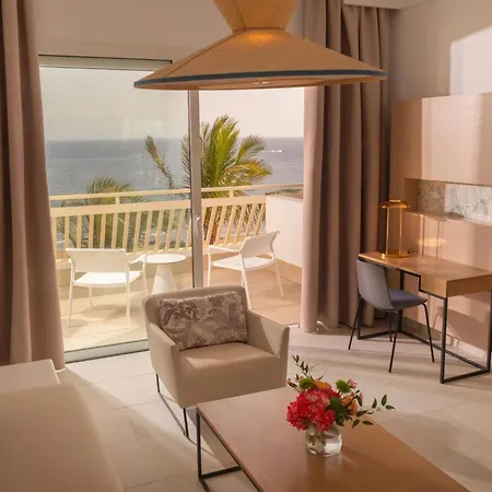 Fariones Hotell 4*